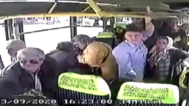 istanbul-maltepe-de-ici-yolcu-dolu-olan-hatli-13006836_2599_o