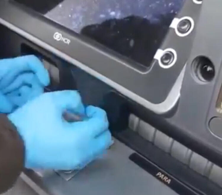 ATM den para çekerken dikkat