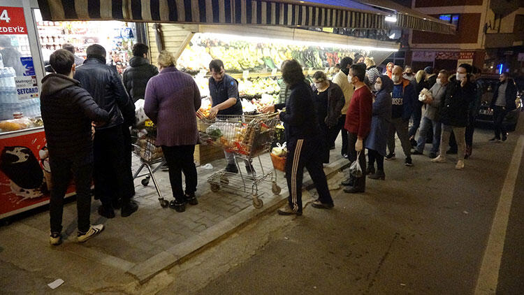 Sokağa çıkma yasağının ardından vatandaşlar fırınlara akın etti