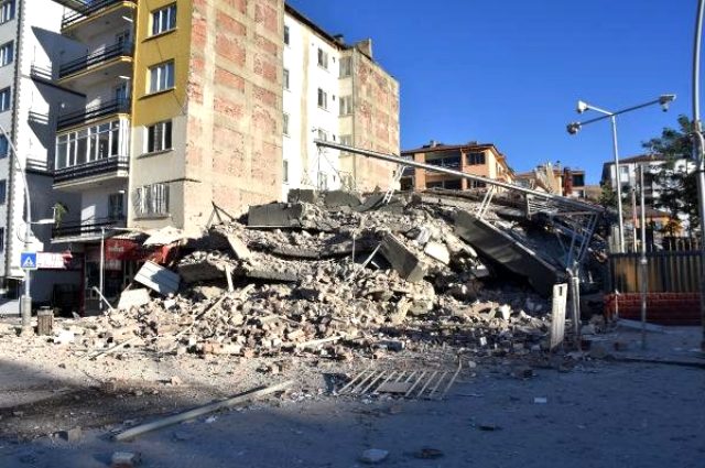 İstanbul'da deprem felaketinin ayak sesleri