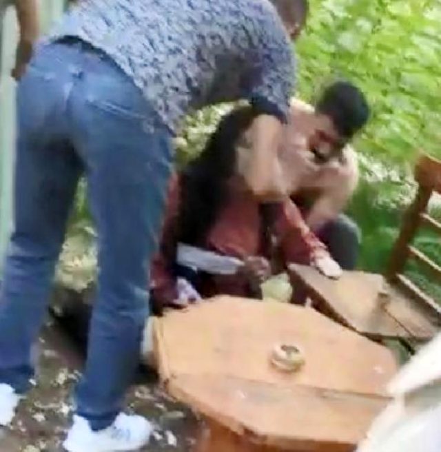 Vicdansız koca Eşini 8 Yerinden Bıçaklayarak Ağır Yaraladı