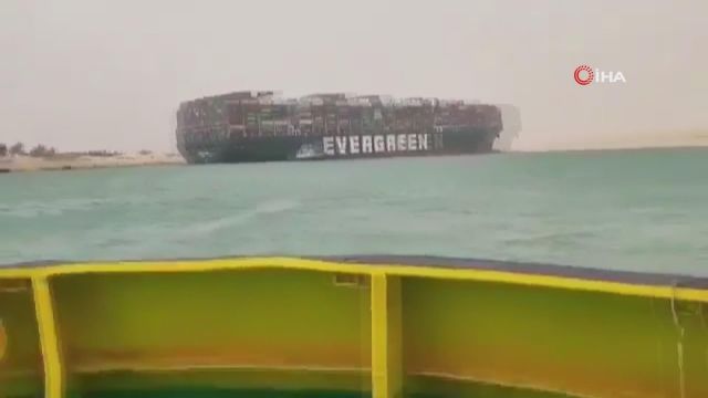 Süveyş Kanalı'nda Mahsur KalanKonteyner Gemisinin Boşaltılması Haftalar Alabilir.