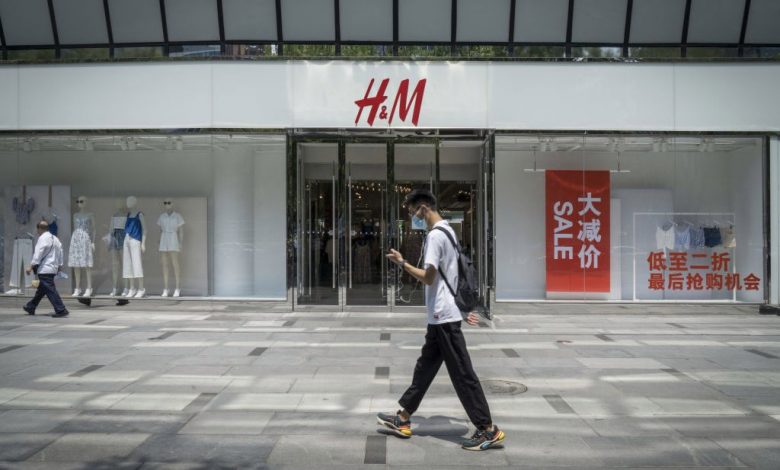 Çin, H&M, Adidas, Nike ve Diğer Moda Markalarına Sincan’daki Duruşları İçin Saldırıyor 