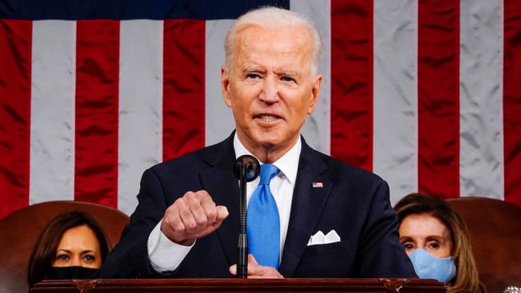 5. Biden's, Amerika'nın demokrasisinin "yeniden yükseldiğini" söylüyor