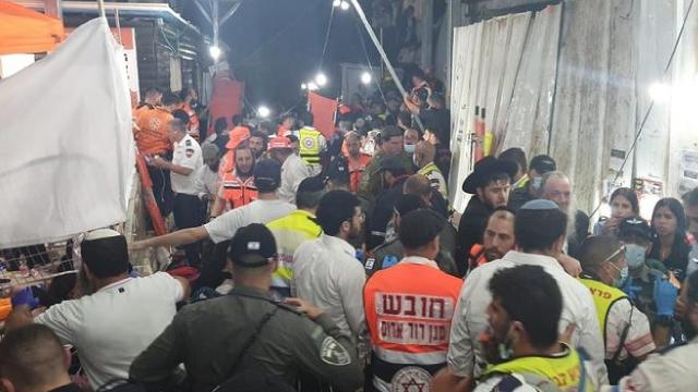                                                                                    İsrail'de Bir Dini Bayram Sırasında Sahne Çöktü