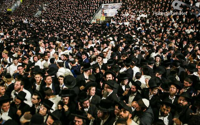  Dini Bayram Sırasında Sahne Çöktü