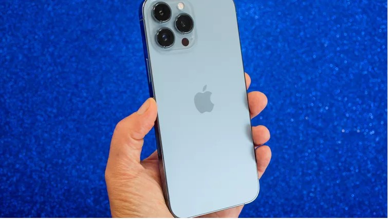 iPhone 13 Pro Max ve iPhone 12 Pro Max Apple'ın en yeni Pro modelleri karşılaştırıldı