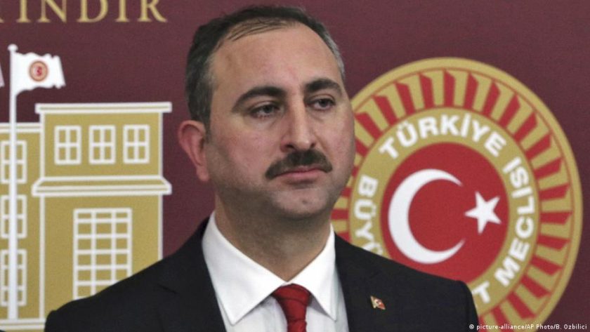 Bekir Bozdağ'ı eski iktidar partisi üyesi Abdülhamit Gül'ün yerine atadı.