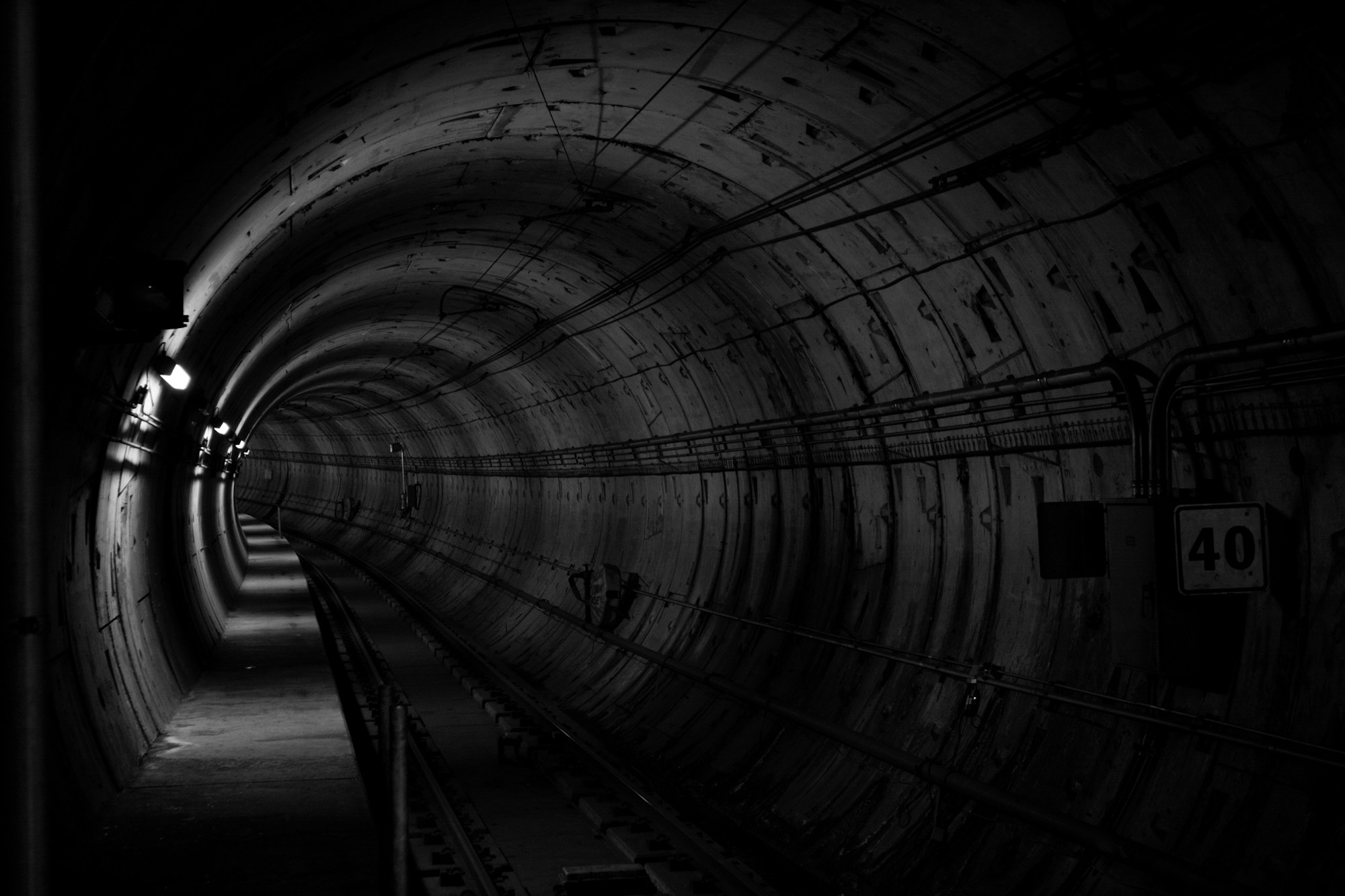 Ümraniye-Ataşehir-Göztepe metrosu haberine ait görsel: raylı bir metro tüneli (temsili fotoğraf)